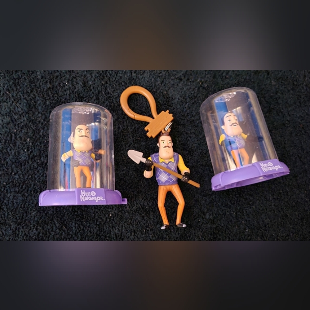 Hello Neighbor Keychain and Figures Set